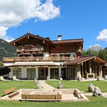 Chaletresort Lech Holzgau Exterior photo