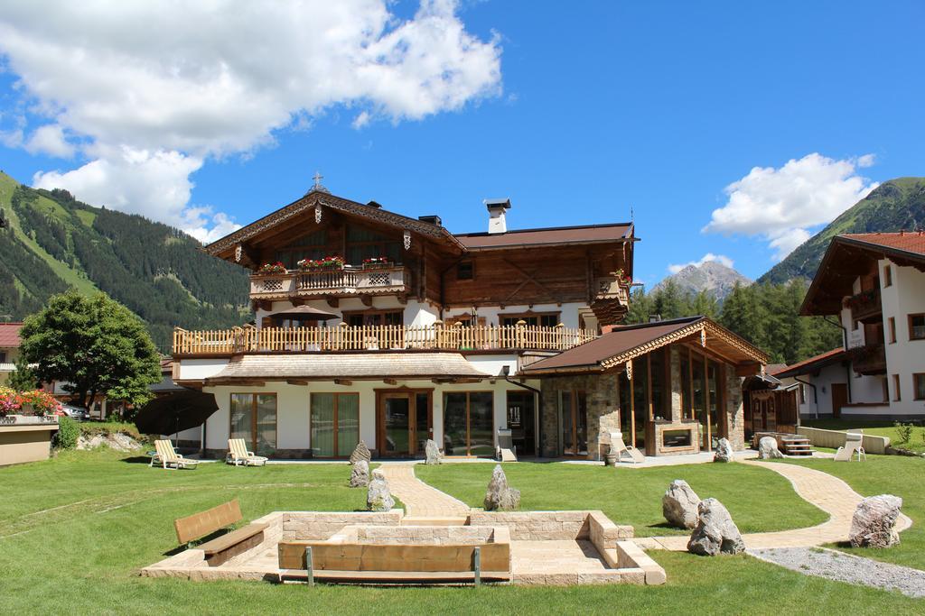 Chaletresort Lech Holzgau Exterior photo